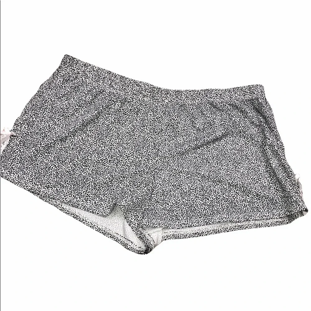 Small cozy leopard print silky night lounge shorts - Picture 1 of 6